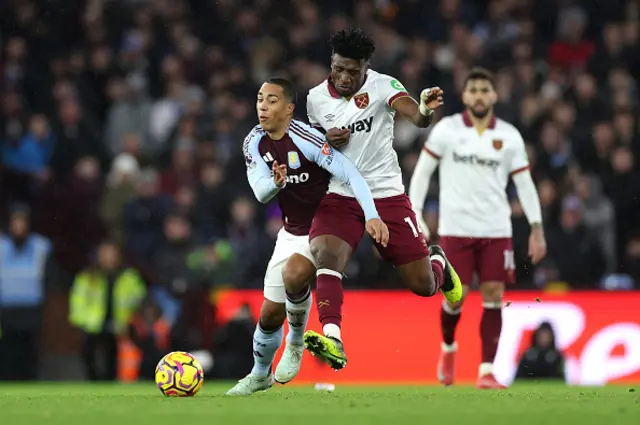 Youri Tielemans of Aston Villa is challenged by Mohammed Kudus