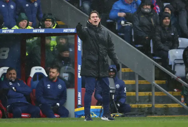 Thomas Frank, Manager of Brentford, gives the team instructions