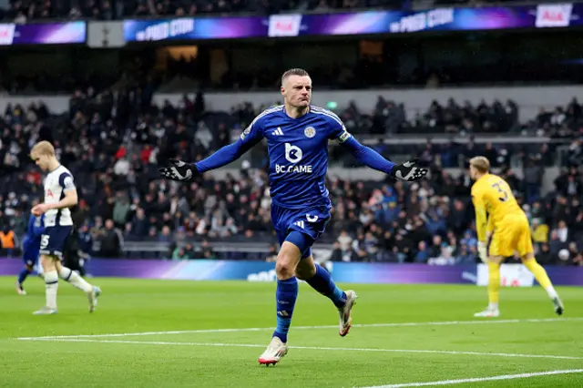 Jamie Vardy of Leicester City celebrate