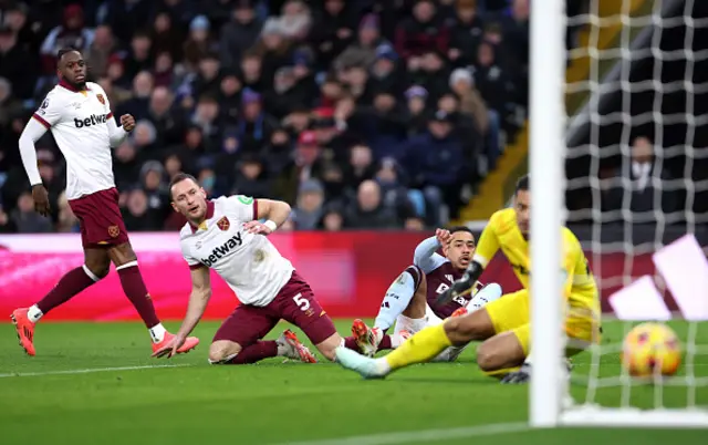 Jacob Ramsey of Aston Villa scores his team's first goal