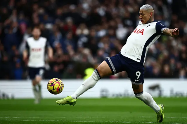 Richarlison controls the ball