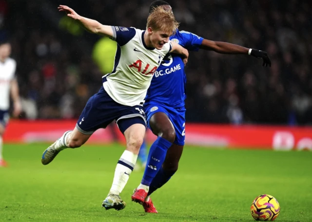 Tottenham Hotspur's Lucas Bergvall (left) and Leicester City's Boubakary Soumare battle for the ball