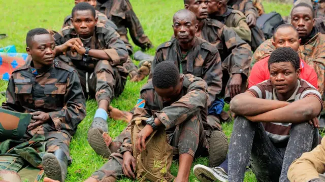 DR Congo soldiers sit on the ground