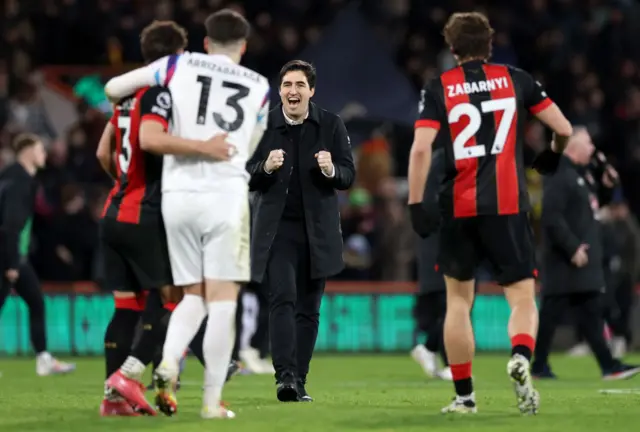 Andoni Iraola celebrates with players