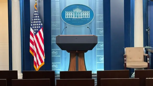 Briefing room podium