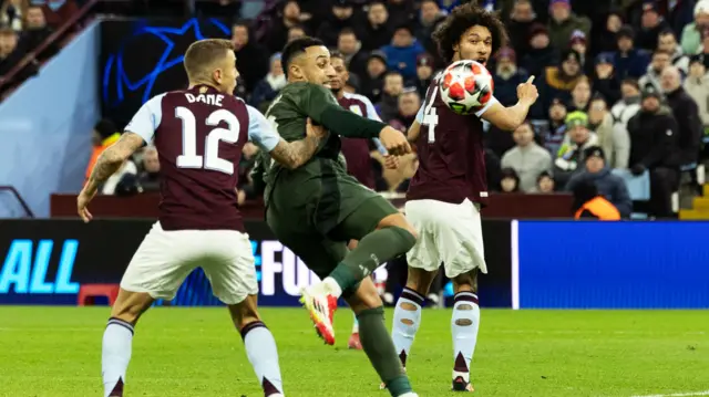 Celtic's Adam Idah scores to make it 2-1 during a UEFA Champions League 2024/25 League Phase MD8 match between Aston Villa and Celtic at Villa Park