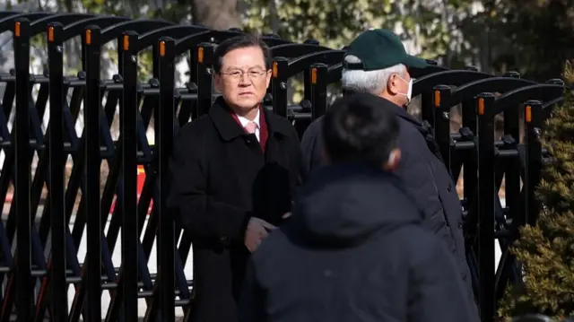 Yoon's lawyer Yoon Gab-keun at the entrance to the president's residence