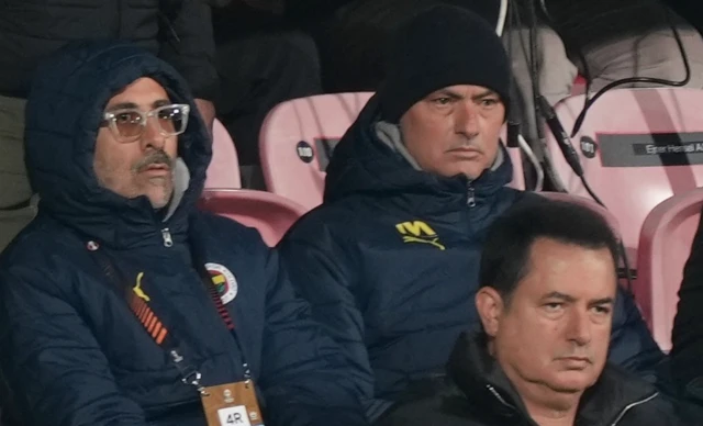 Head coach Jose Mourinho of Fenerbahce (C) attends