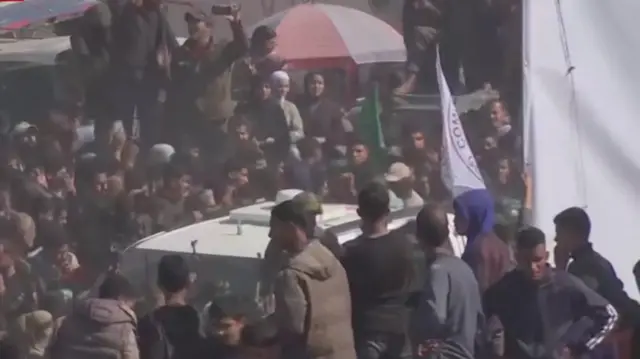 Large crowds and ICRC vehicle