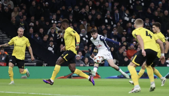 Mikey Moore of Tottenham Hotspur (C) in action