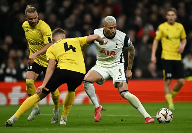 Gustav Henriksson (2l) vies with Richarlison