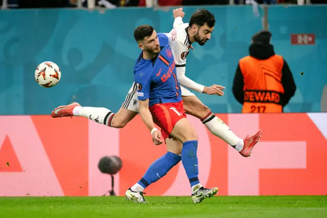 Bruno Fernandes and Mihai Cristian Popescu vie for the ball