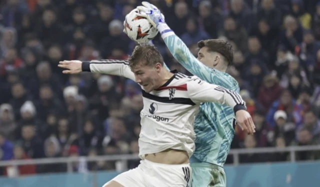 FCSB's goalkeeper Stefan Tarnovanu (R) in action against Manchester United's Rasmus Hojlund