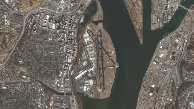 Aerial view of Reagan National Airport and Potomac River