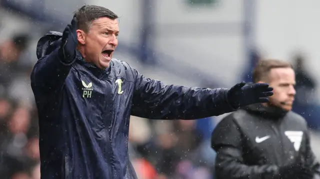 Preston boss Paul Heckingbottom shouting instructions