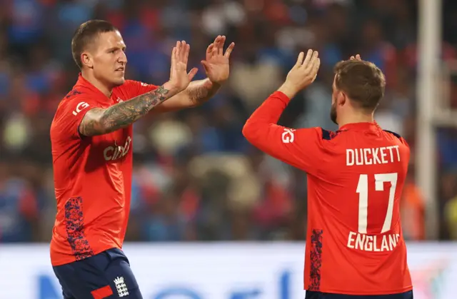 Brydon Carse celebrates the wicket of Rinku Singh with Ben Duckett