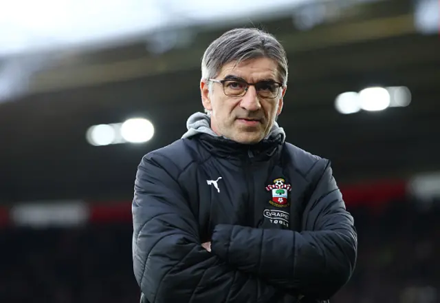 Ivan Juric, Manager of Southampton looks on