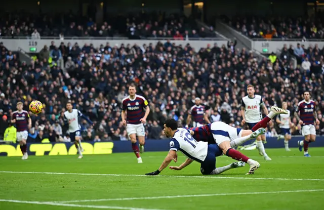 Dominic Solanke of Tottenham Hotspur scores