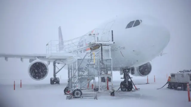 A FedEx Corp. cargo jet sits parked in the snow at Louisville Muhammad Ali International Airport