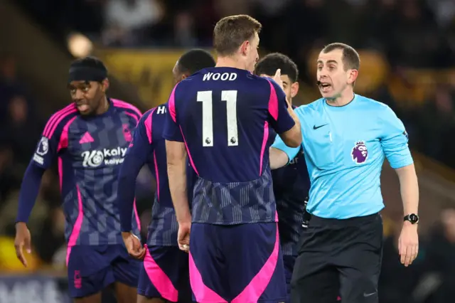 Forest players ask referee for a penalty