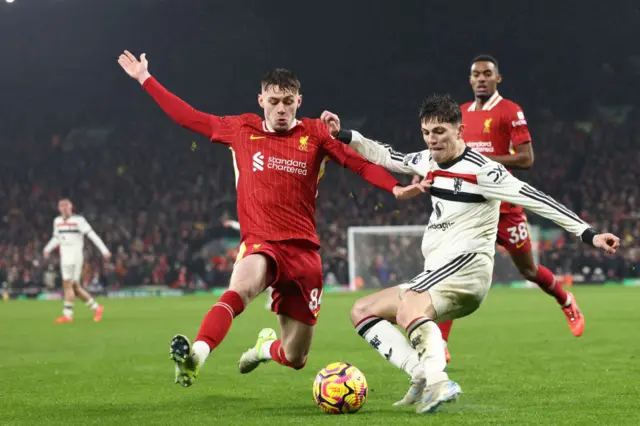 Conor Bradley vies with Manchester United's Alejandro Garnacho