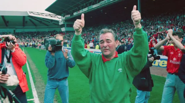 Nottingham Forest manager gives thumbs up to Forest fans