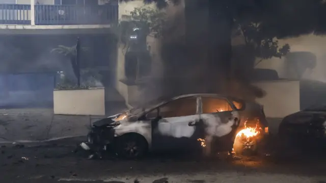 A car burns after catching on fire as a result of the Palisades wildfire in Pacific Palisades, California, USA, 07 January 2025. According to the National Weather Service, large portions of the Los Angeles area are under extreme wildfire risk from 07 to 08 January due to high winds and dry conditions. Palisades Wildfire in Los Angeles, California, Pacific Palisades,