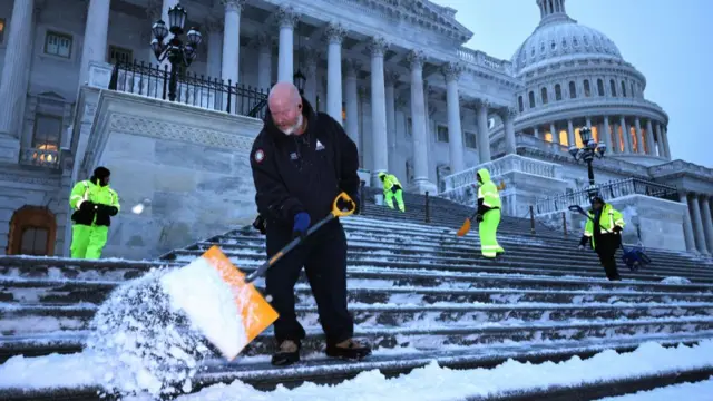 Workers clearing snow from the US Capitol building