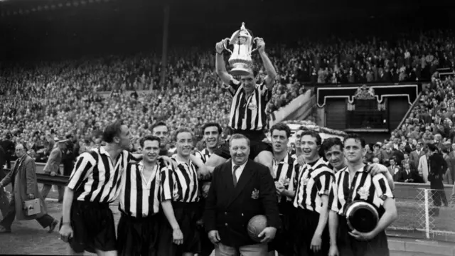 Newcastle players with the FA Cup after beating Man City 3-1 Man City in the 1955 final