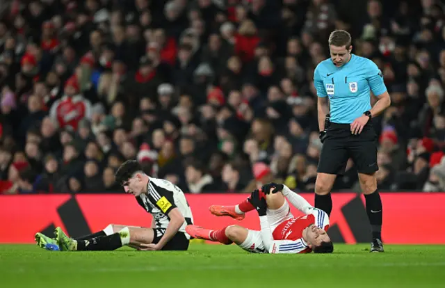 Gabriel Martinelli of Arsenal (R) and Tino Livramento of Newcastle United react