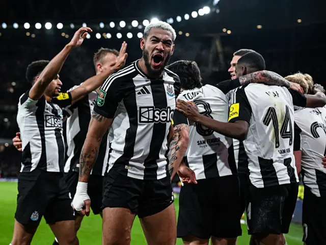 Joelinton of Newcastle United FC (7) celebrates