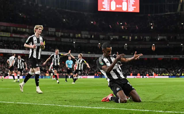 Alexander Isak of Newcastle United (14) celebrates