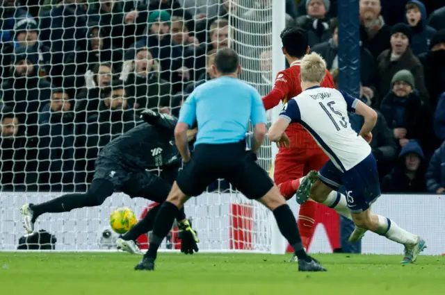 Lucas Bergvall of Tottenham Hotspur scores