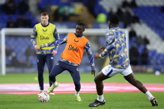 Idrissa Gueye of Everton controls the ball