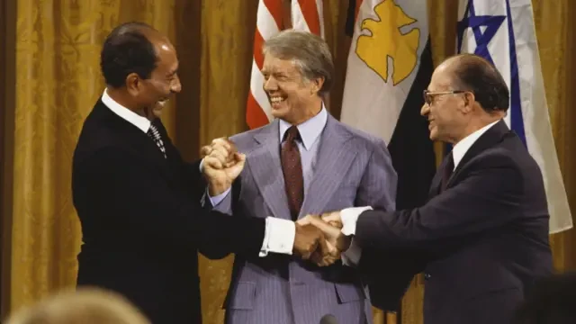 A photo of the men shaking hands