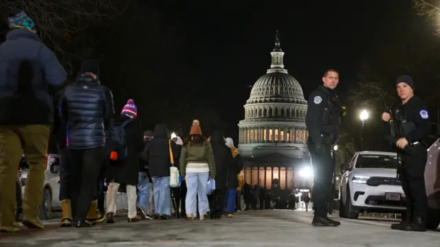 A line stretches back in front of US Capitol