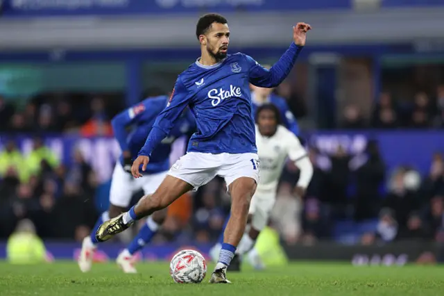 Iliman Ndiaye of Everton scores