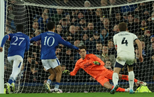 Everton's Iliman Ndiaye scores