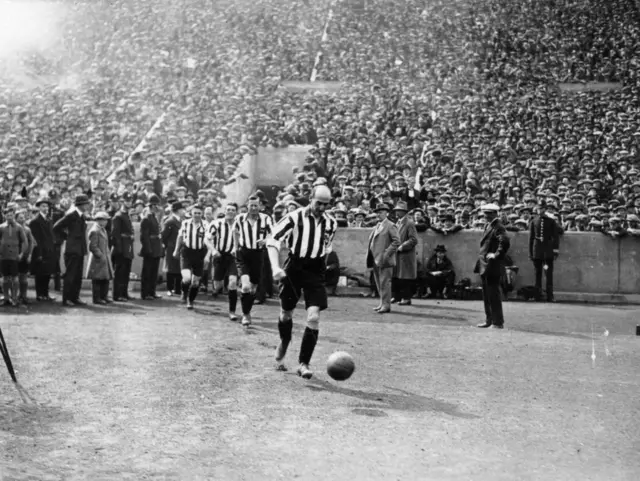 25th April 1925: The Sheffield United FC team take the field at Wembley Stadium, north London, for the FA Cup Final match against Cardiff City. Sheffield United went on to win the match with a 1-0 victory