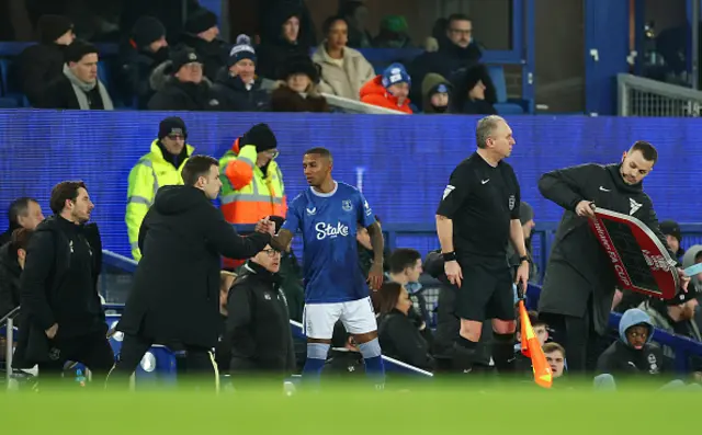 Ashley Young of Everton shake hands with Seamus Coleman