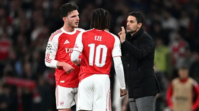 Declan Rice and Eberechi Eze talk to Mikel Arteta