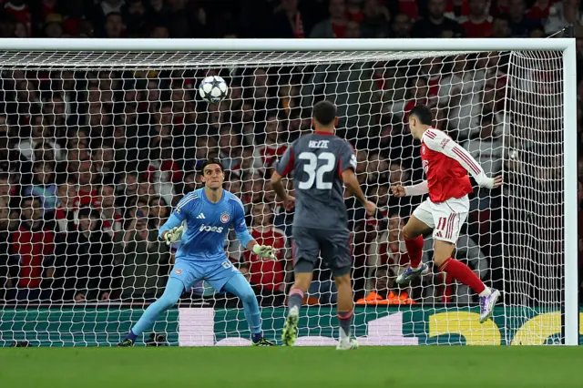 Gabriel Martinelli heads at goal