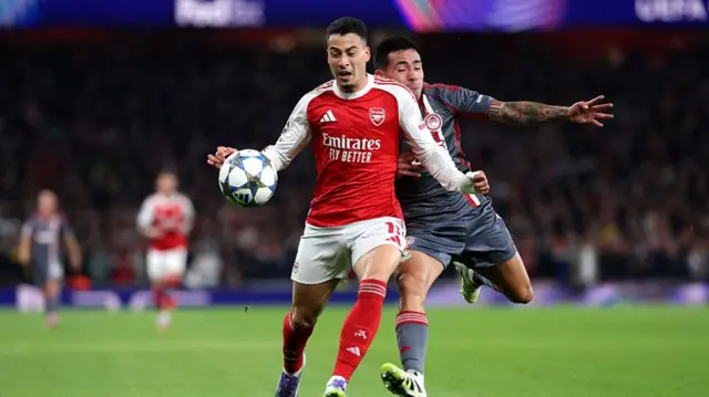 Gabriel Martinelli on the ball for Arsena;