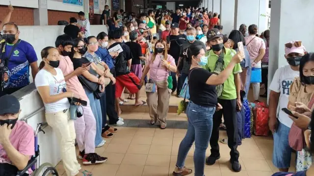 People crowding up the corridors