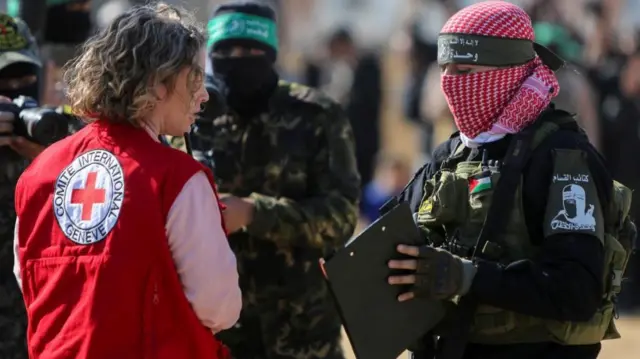 Red Cross member speaks with a Hamas militant