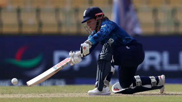 Tammy Beaumont in action