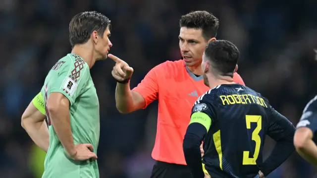 Referee chats to both captains