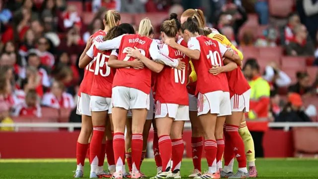 Arsenal huddle