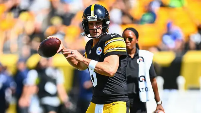 Aaron Rodgers of the Pittsburgh Steelers