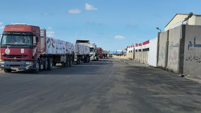 Aid trucking queuing to get into Gaza